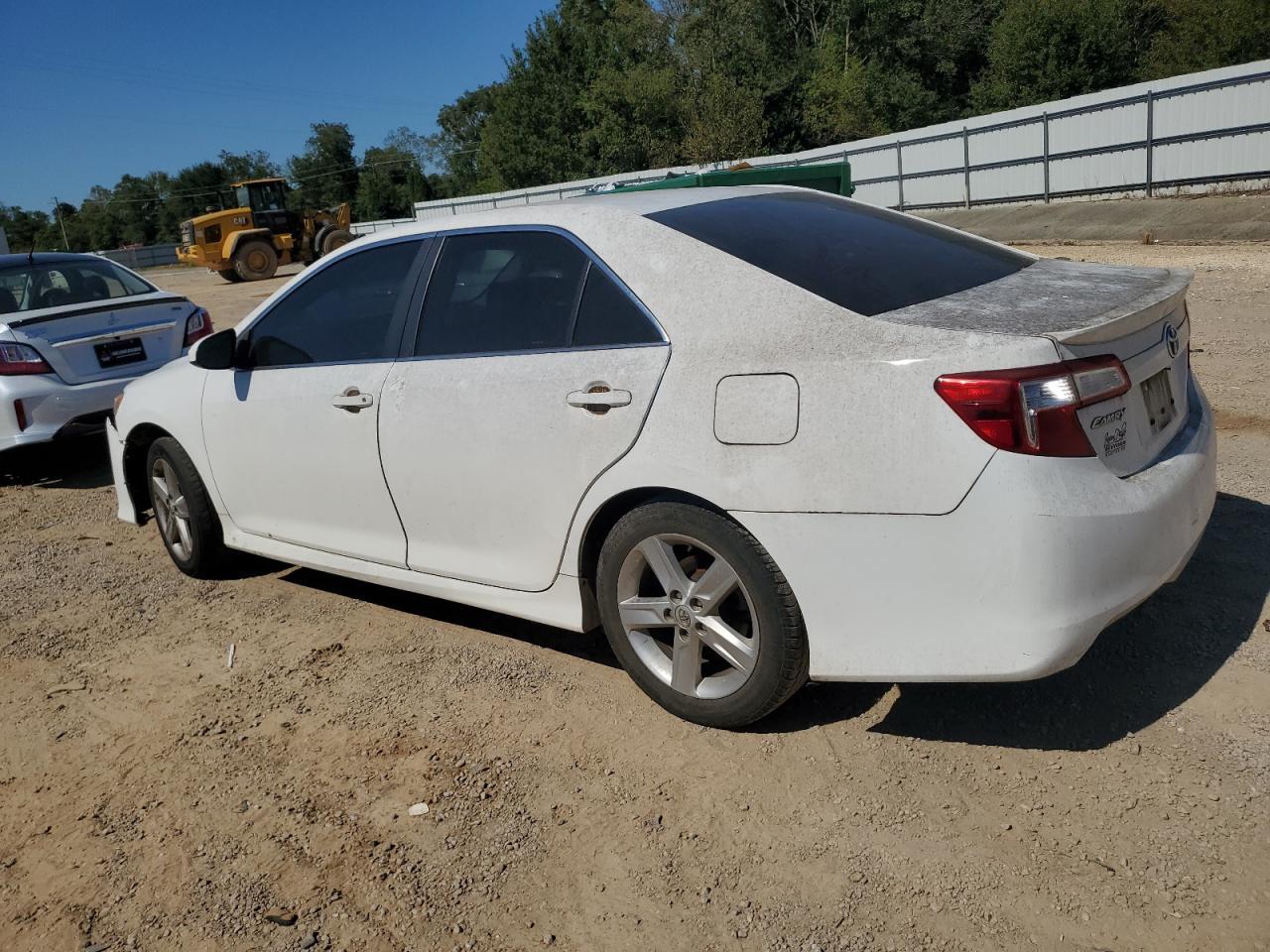 2014 Toyota Camry L - Фото 2