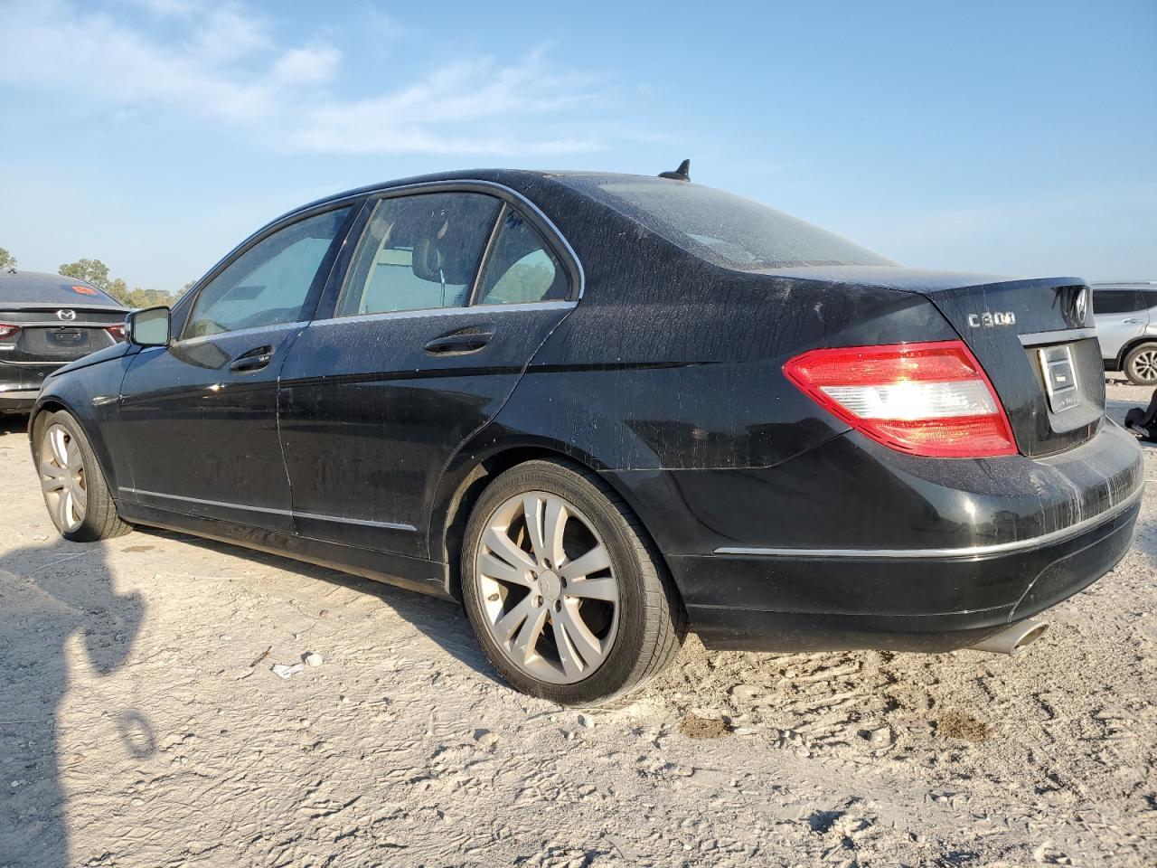 2010 Mercedes-Benz C 300 - Фото 2