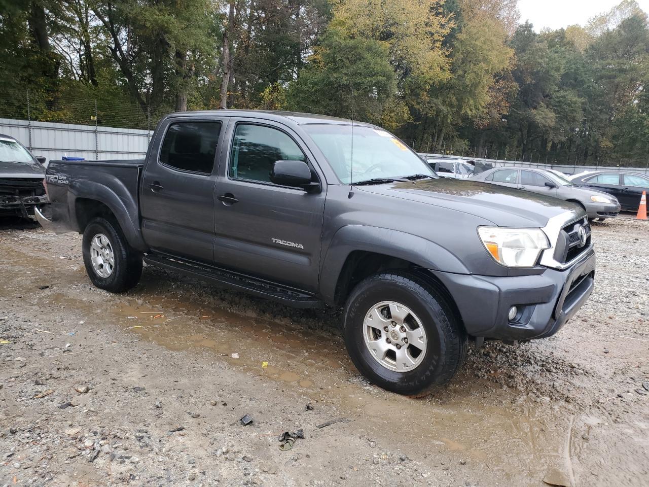 2015 Toyota Tacoma Double Cab - Image 4