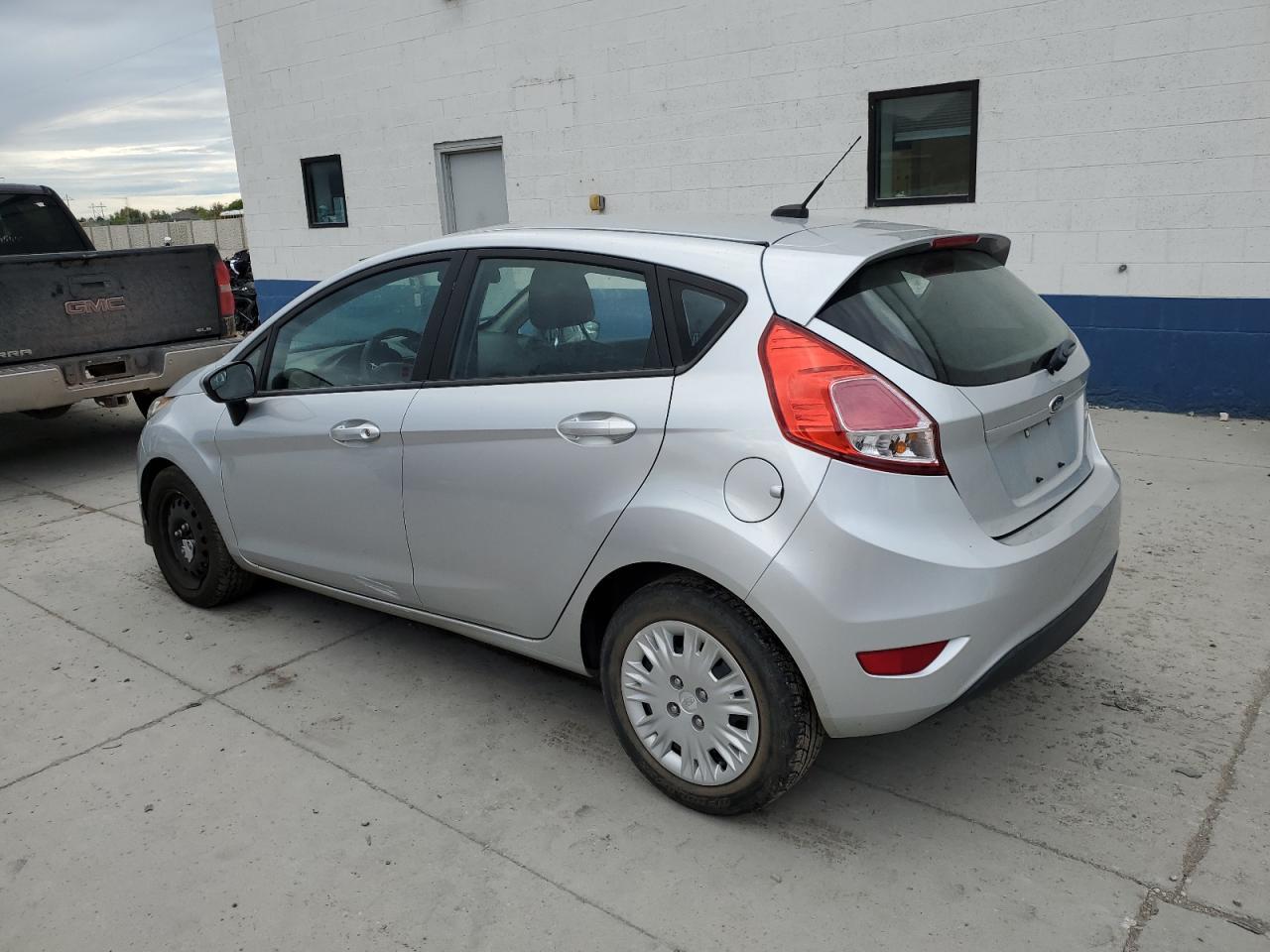 2016 Ford Fiesta S - Фото 2
