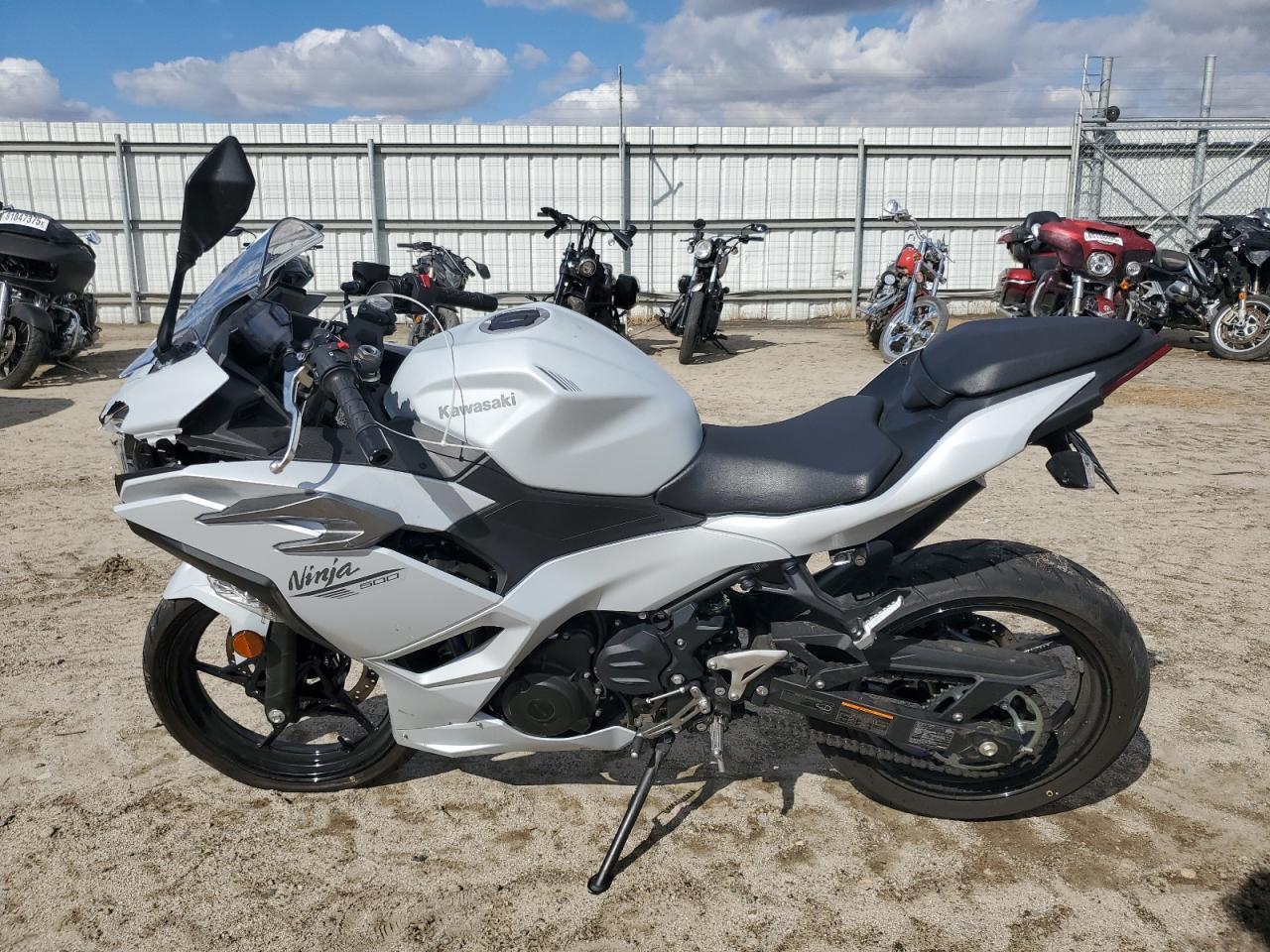 2024 Kawasaki Ex500 - Image 3