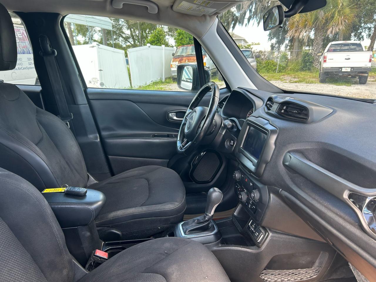 2018 Jeep Renegade Latitude - Image 5