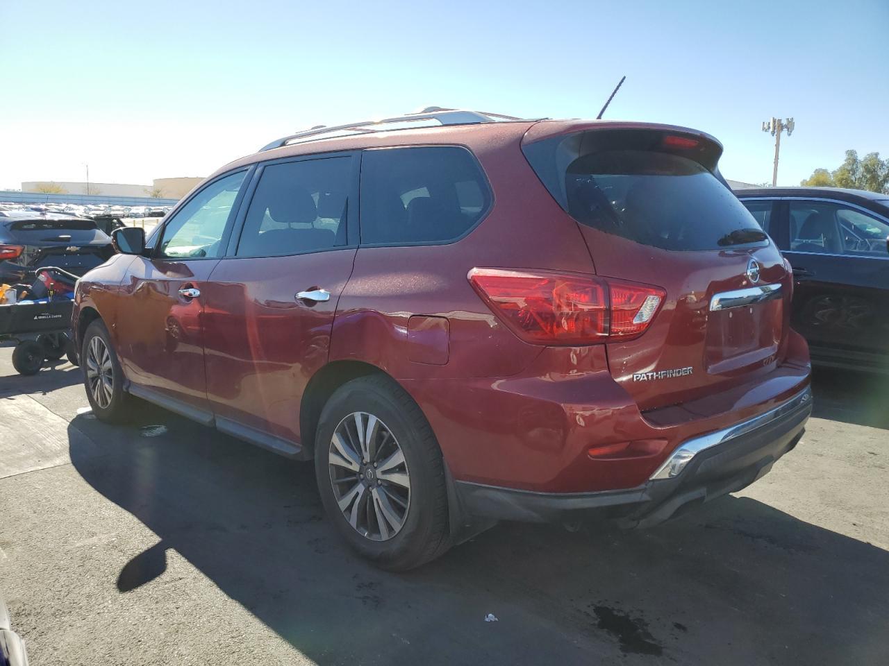 2017 Nissan Pathfinder S - Фото 2