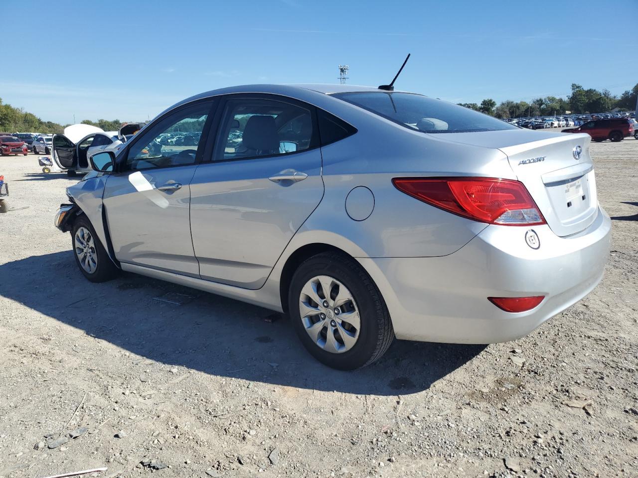 2017 Hyundai Accent Se - Фото 2