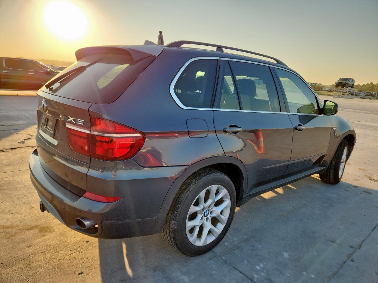 2013 BMW X5 xDrive35I - Image 3