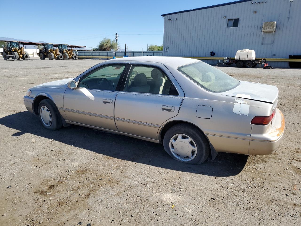 1999 Toyota Camry Ce - Фото 2