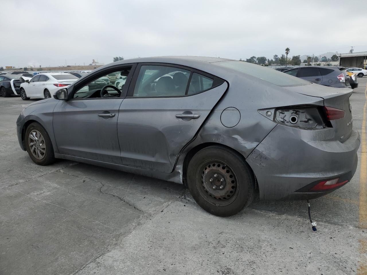 2019 Hyundai Elantra Se - Image 2