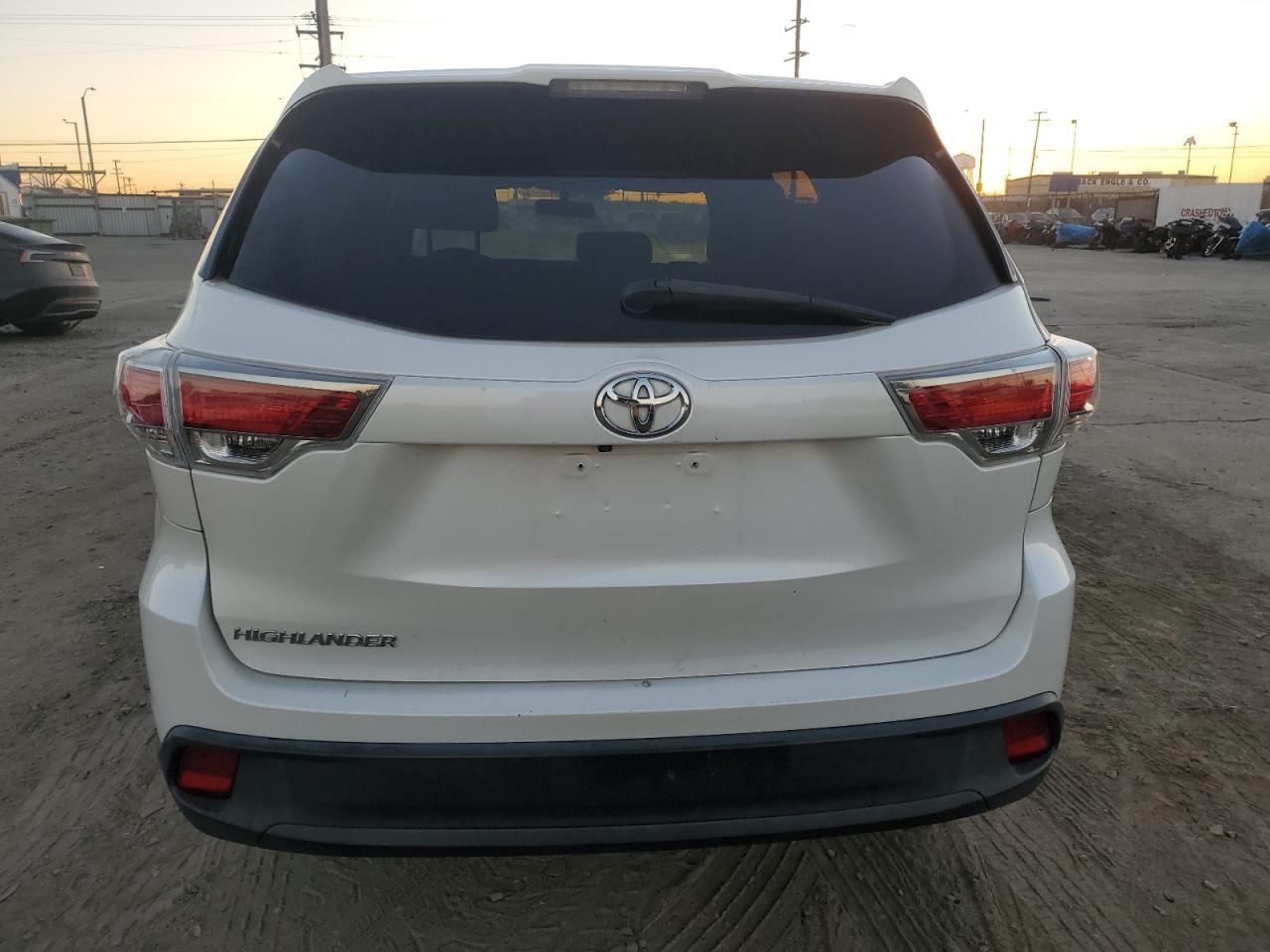 2016 Toyota Highlander Le - Фото 6