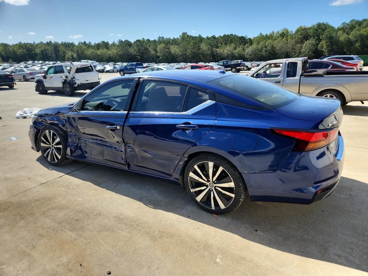 2022 Nissan Altima Sr - Image 2
