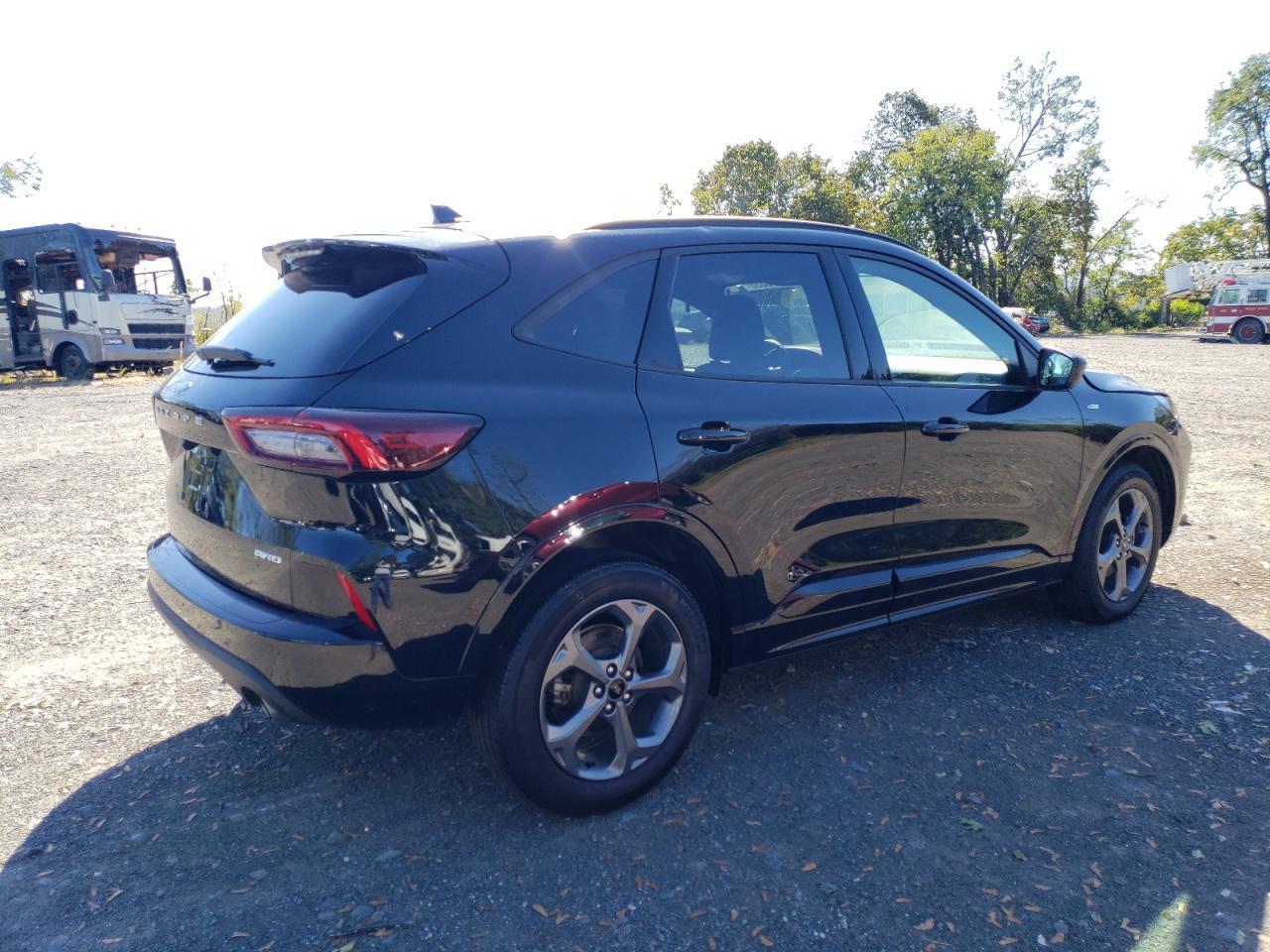 2023 Ford Escape St Line - Image 3