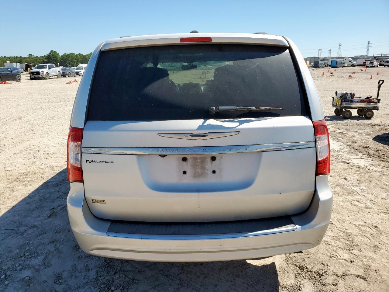 2012 Chrysler Town & Country Touring - Фото 6