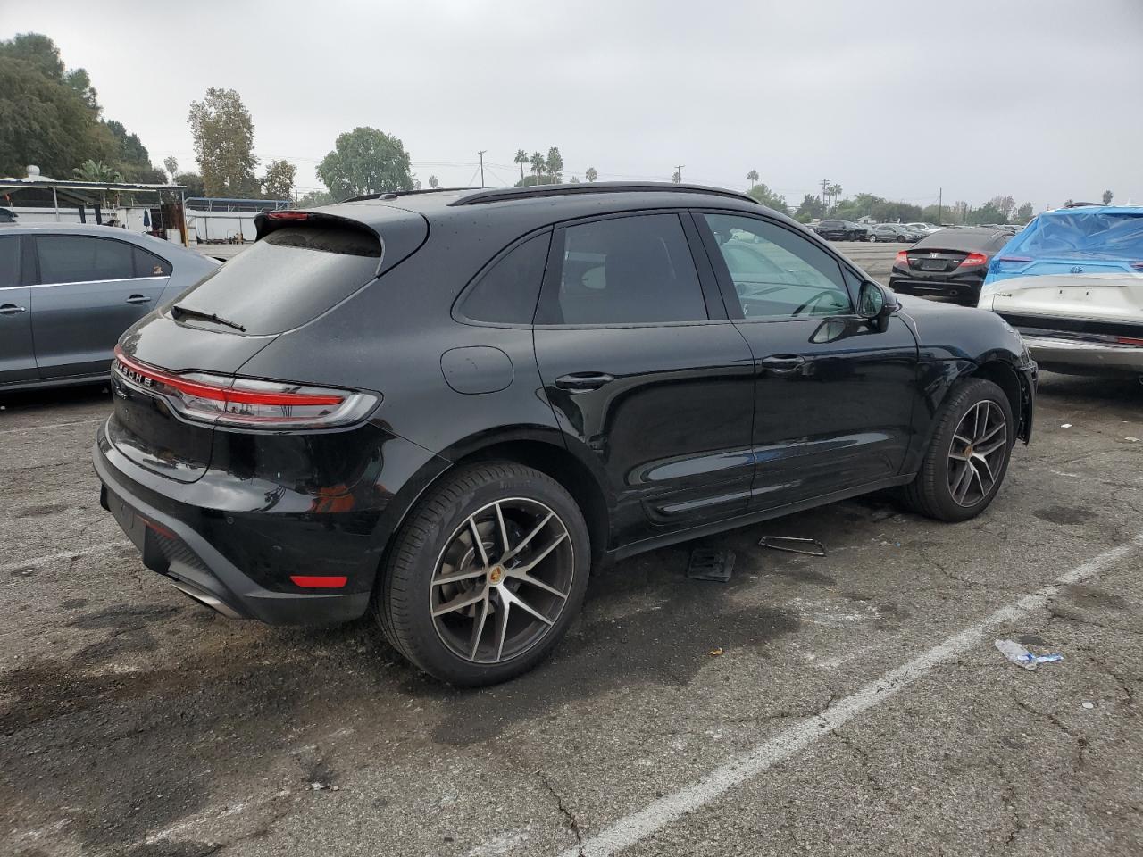 2025 Porsche Macan Base - Image 3