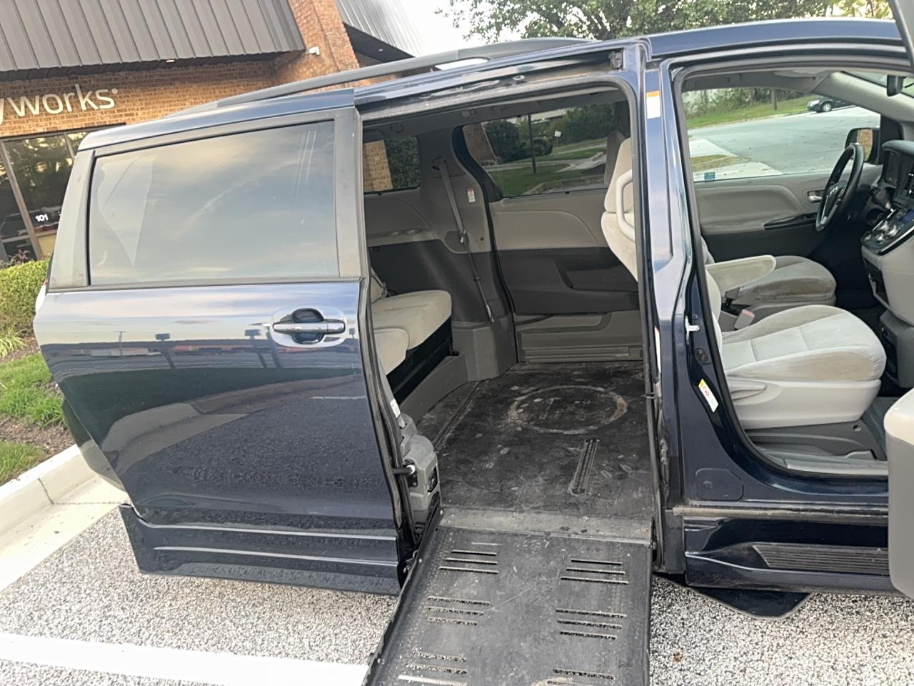 2018 Toyota Sienna Le - Фото 6