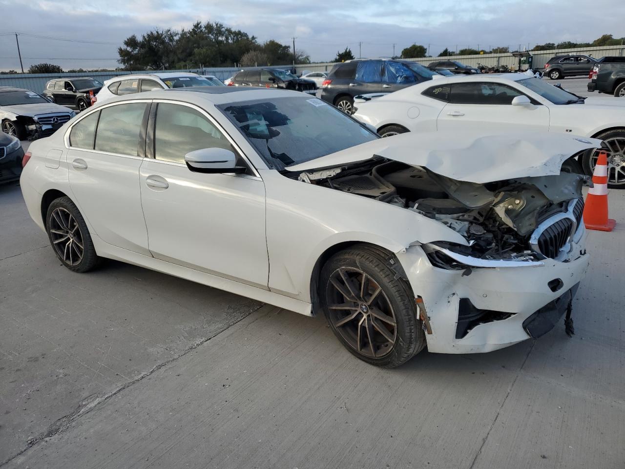 2021 BMW 330Xi - Image 4