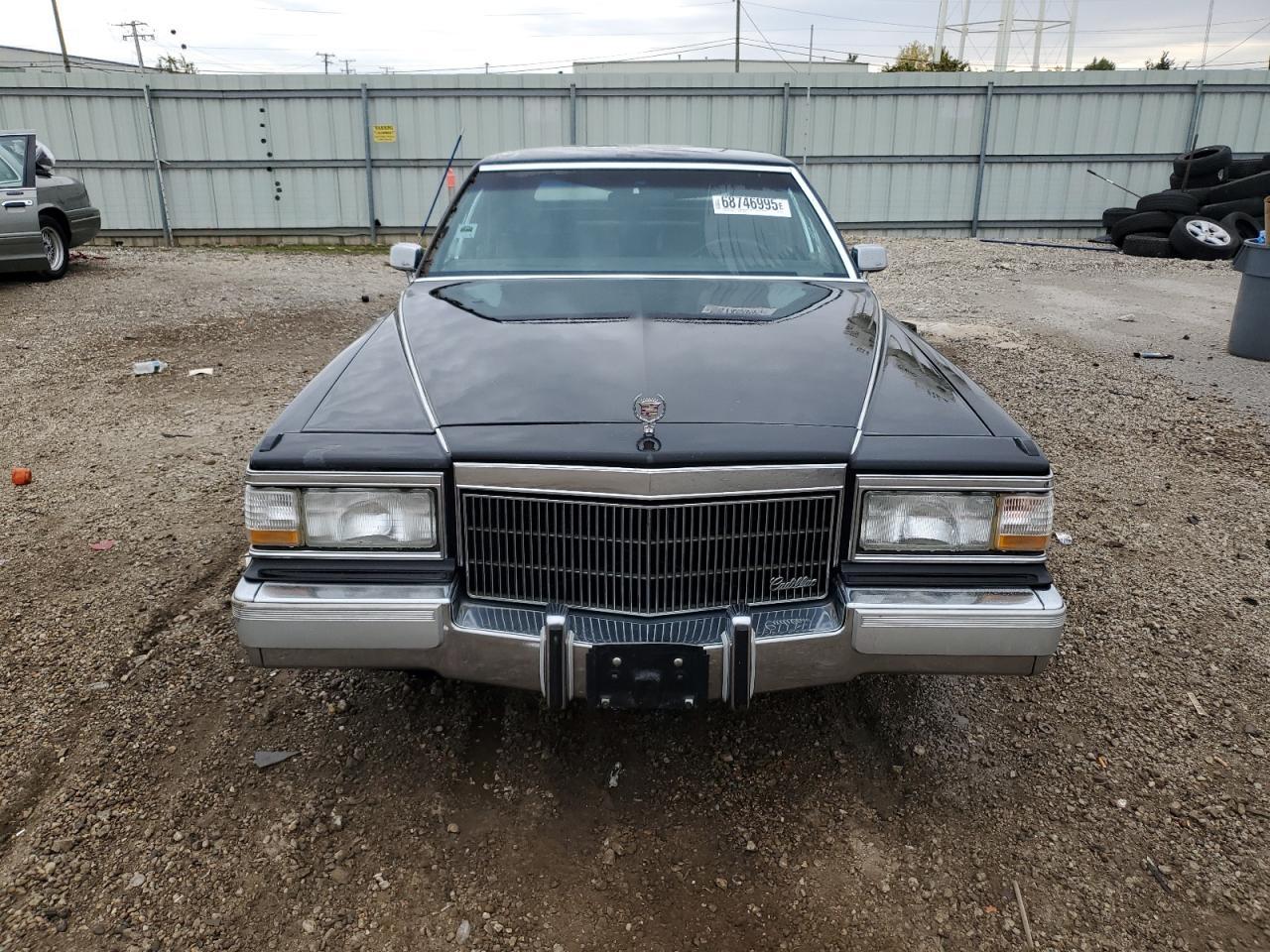 1990 Cadillac Brougham - Image 5