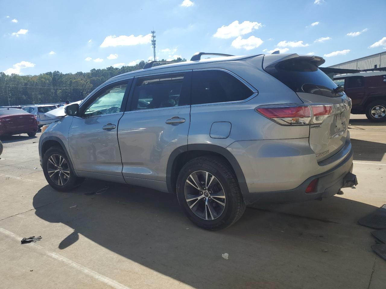 2016 Toyota Highlander Xle - Image 2