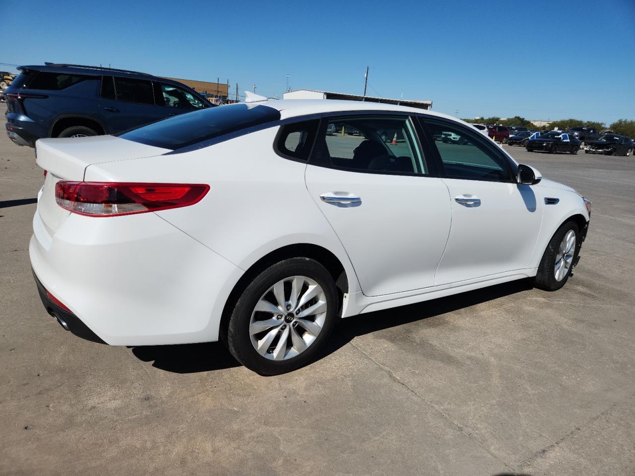 2017 Kia Optima Lx - Фото 3