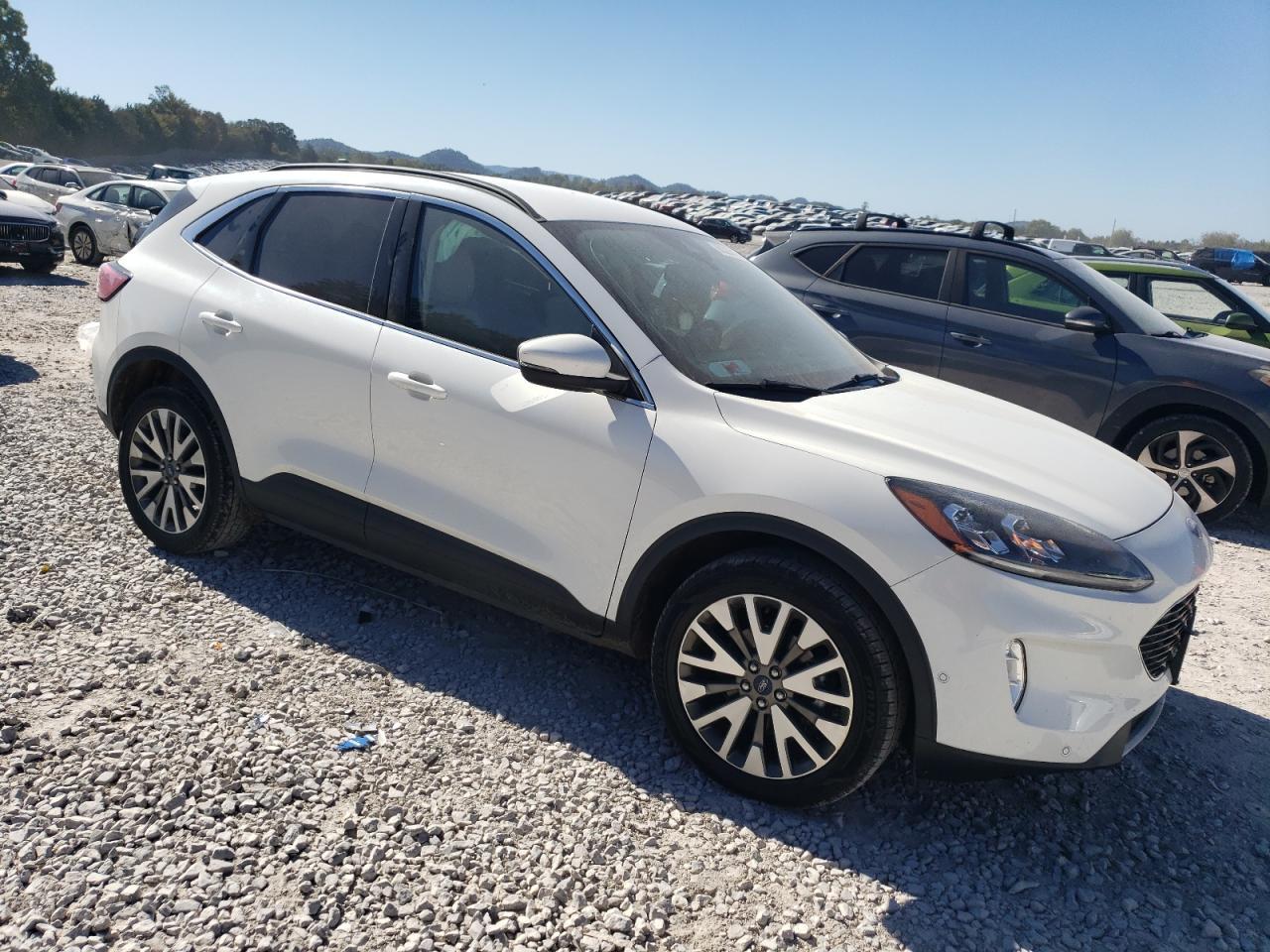 2020 Ford Escape Titanium - Image 4