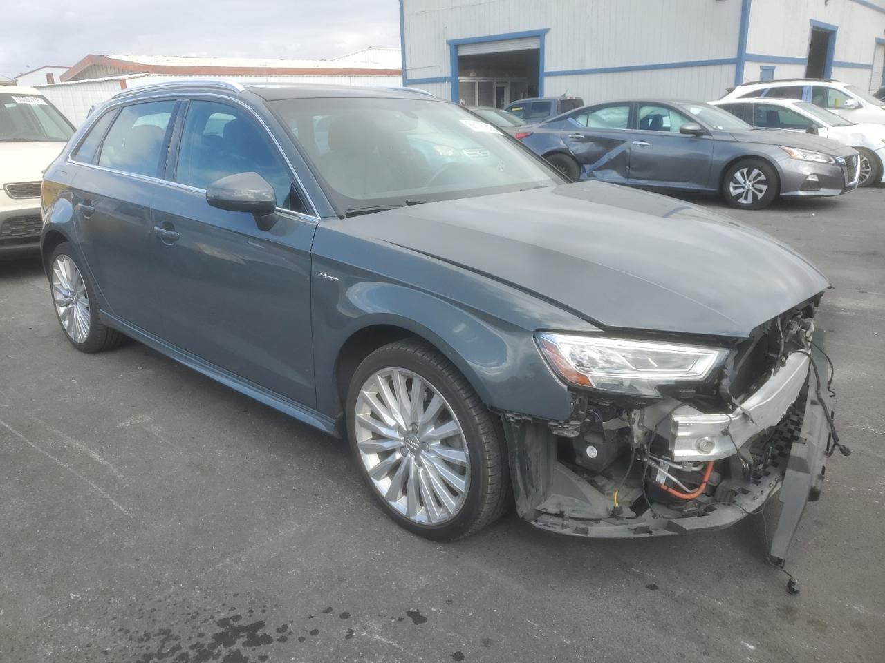 2017 Audi A3 E-Tron Premium Plus - Фото 4