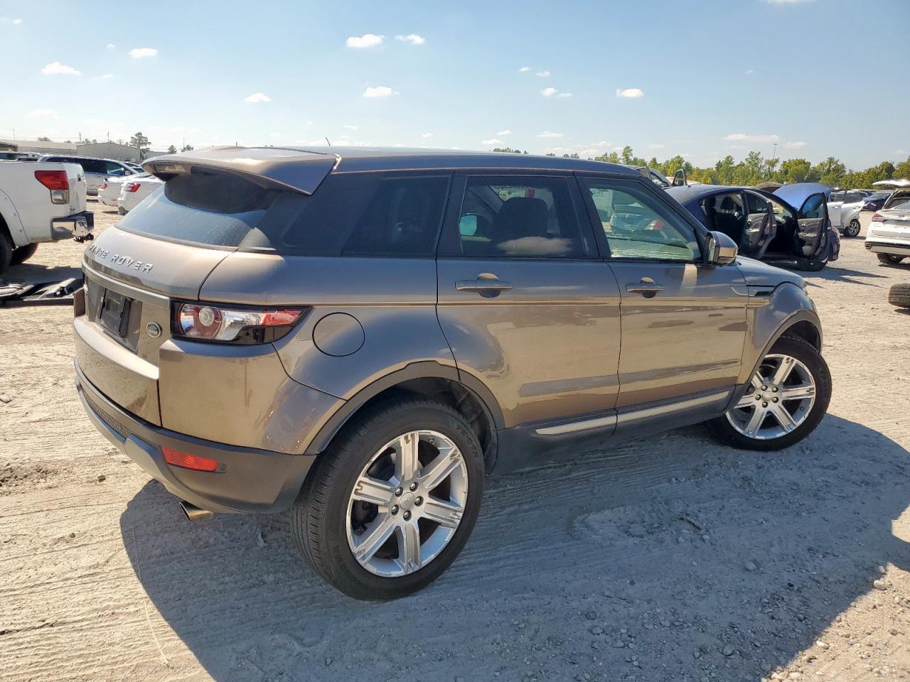 2015 Land Rover Range Rover Evoque Pure Plus - Image 3