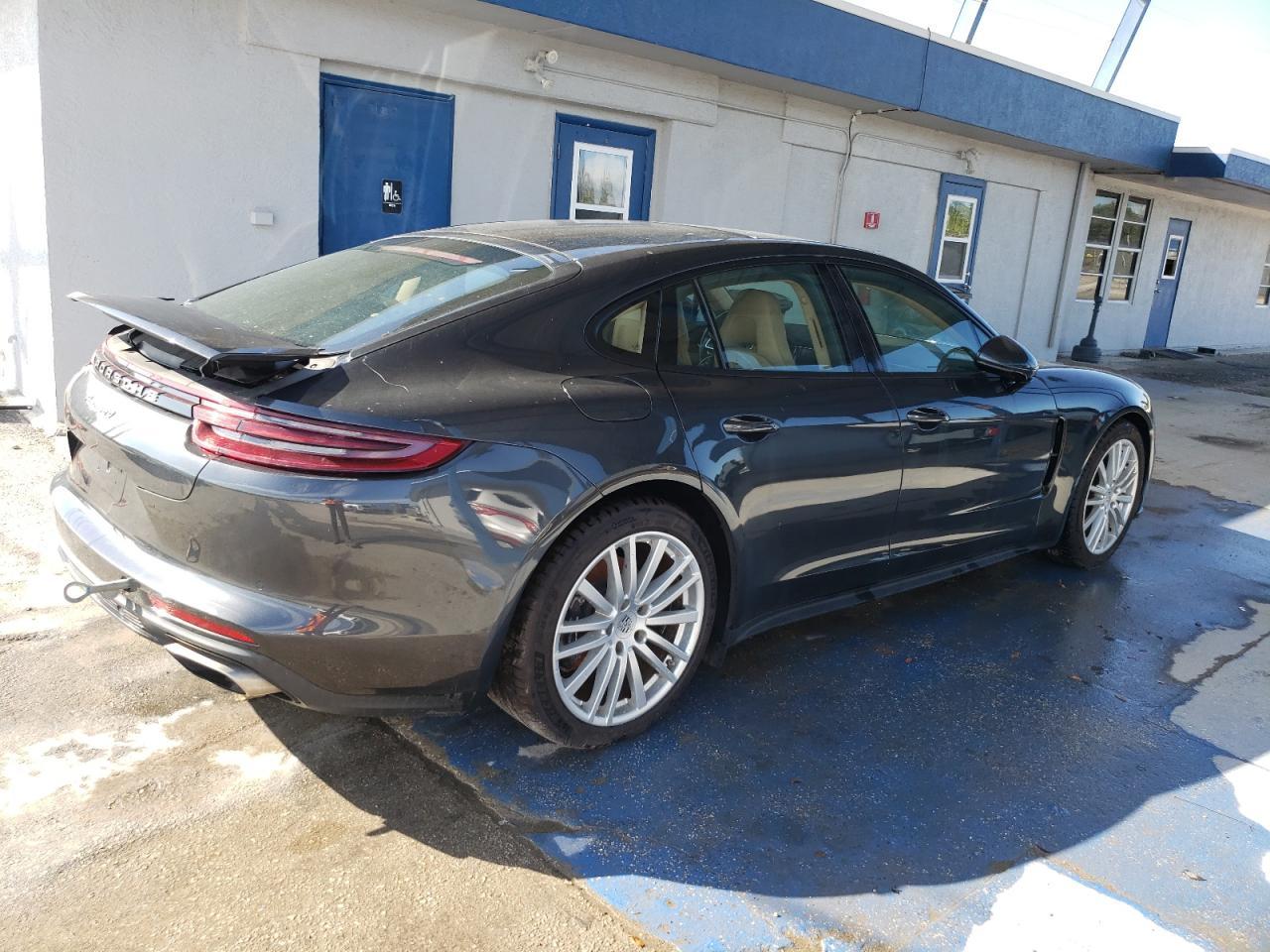 2018 Porsche Panamera 4 - Фото 3