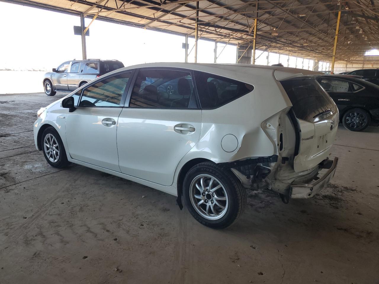 2017 Toyota Prius V - Фото 2