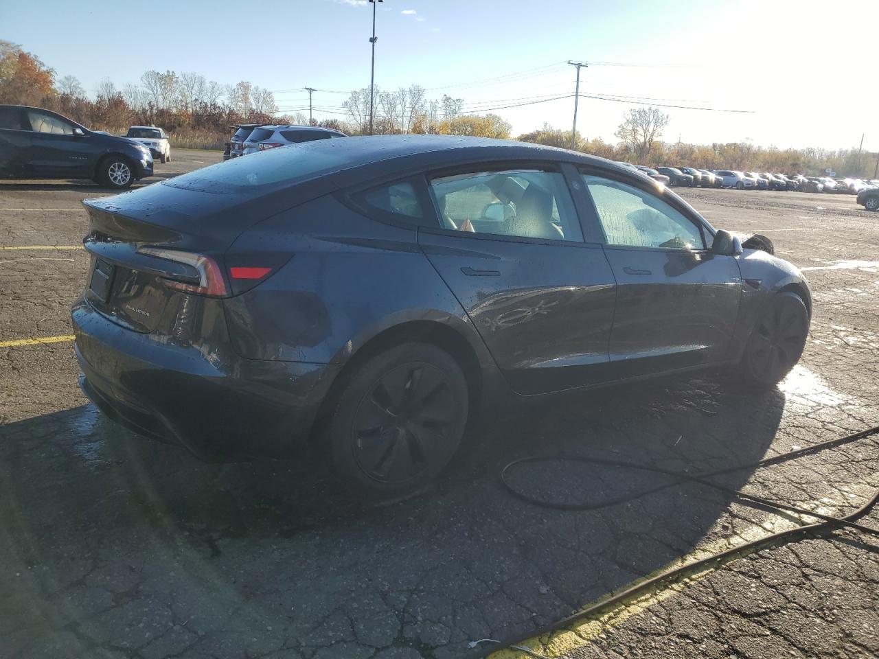 2024 Tesla Model 3 - Фото 3