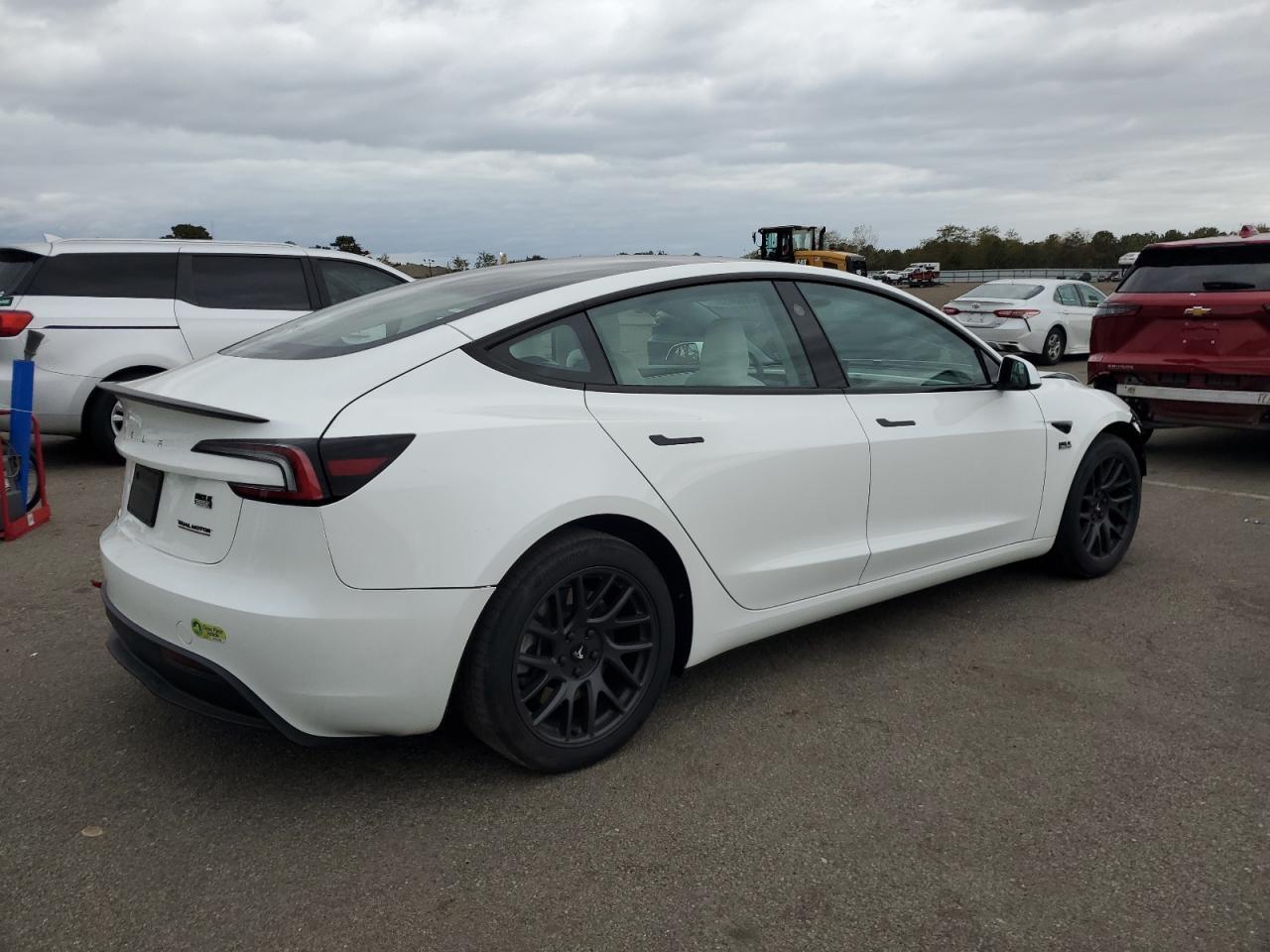 2024 Tesla Model 3 - Фото 3