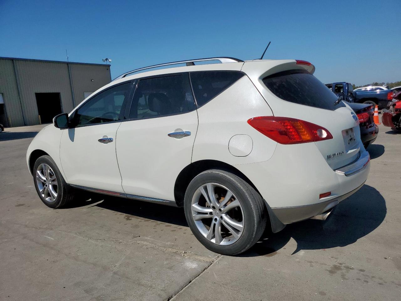 2010 Nissan Murano S - Фото 2