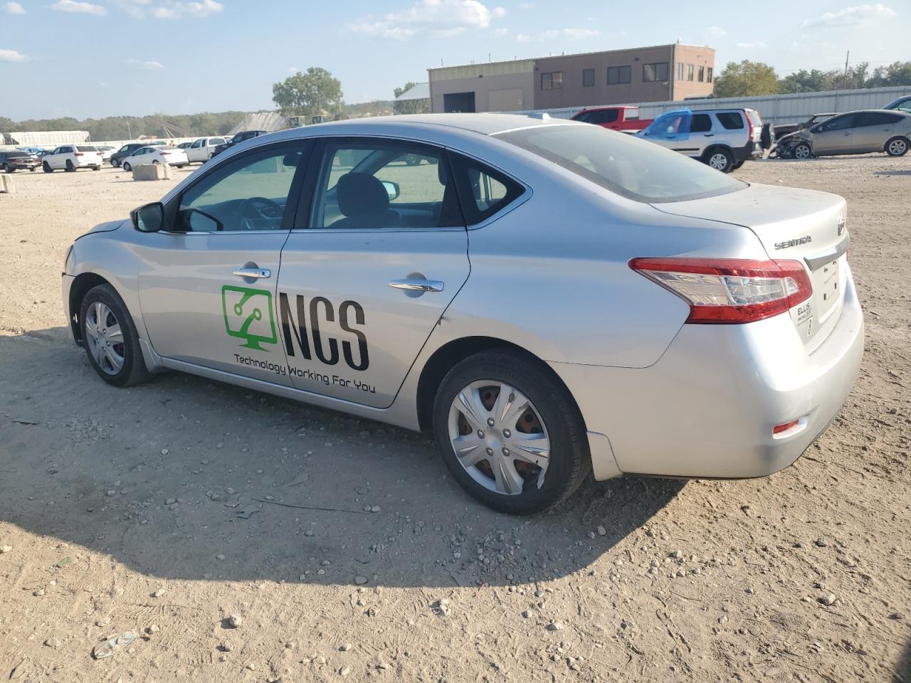 2015 Niss Sentra S - Фото 2