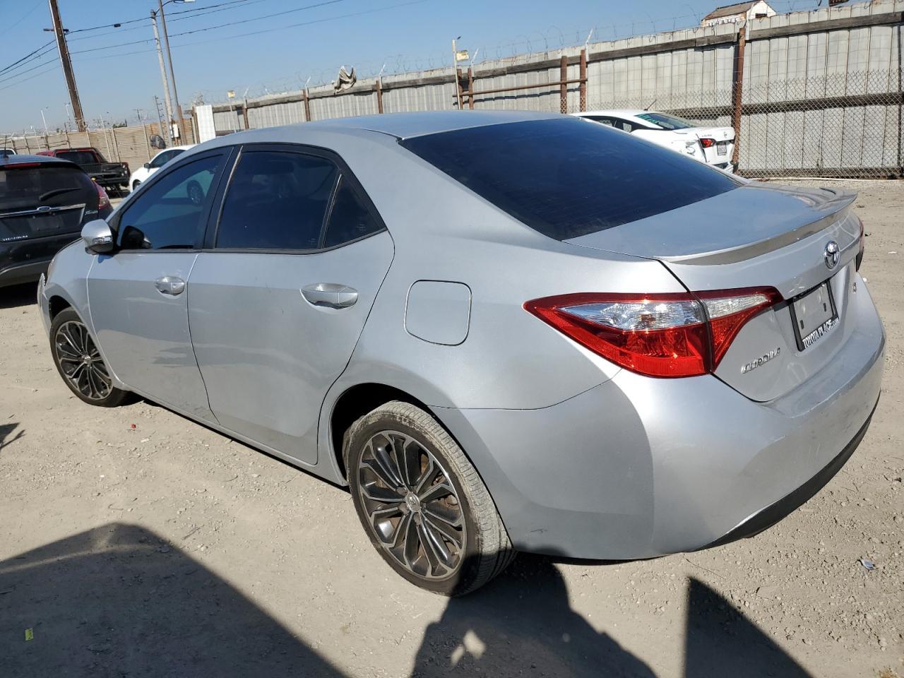 2015 Toyota Corolla L - Фото 2