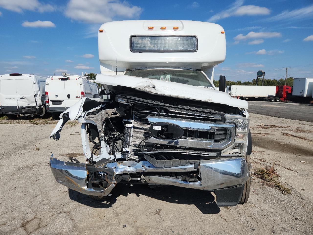 2022 Ford F550 Super Duty - Image 5