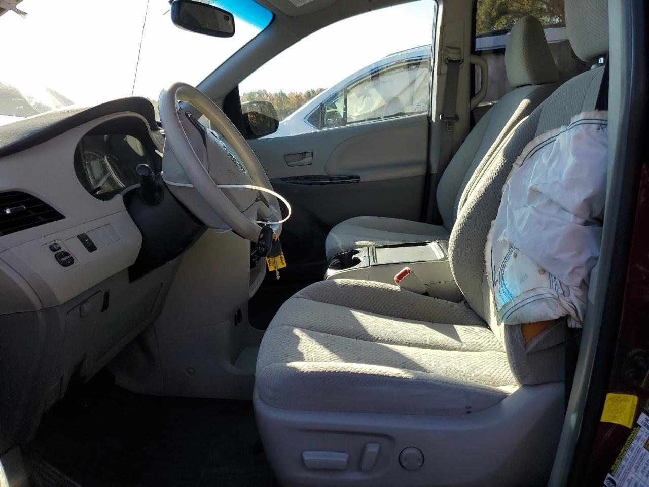 2013 Toyota Sienna Le - Фото 7