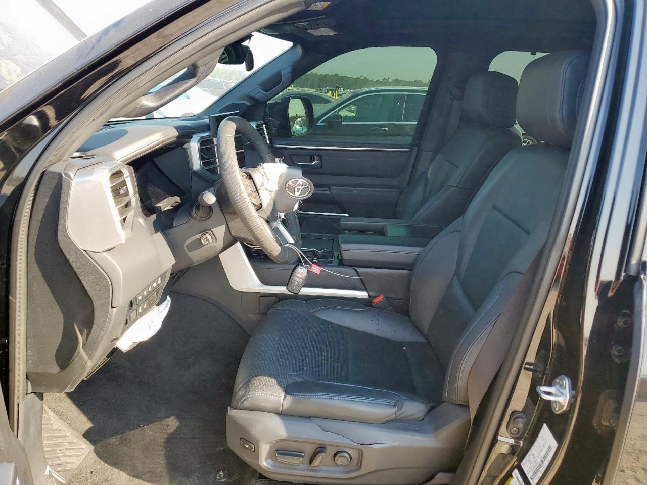 2023 Toyota Tundra Crewmax Platinum - Image 7