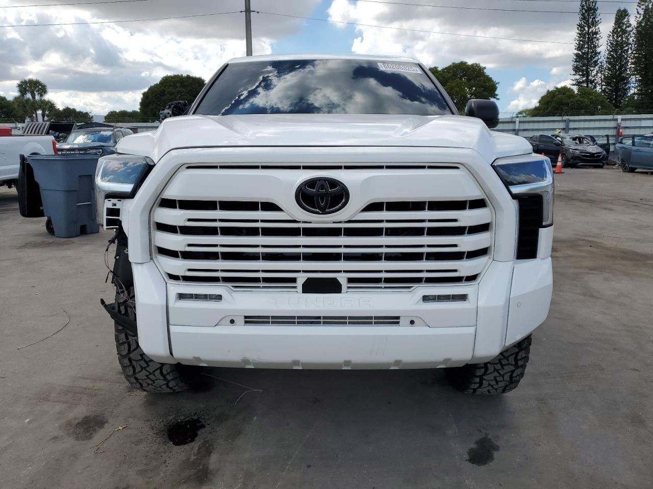 2025 Toyota Tundra Crewmax Sr - Image 5