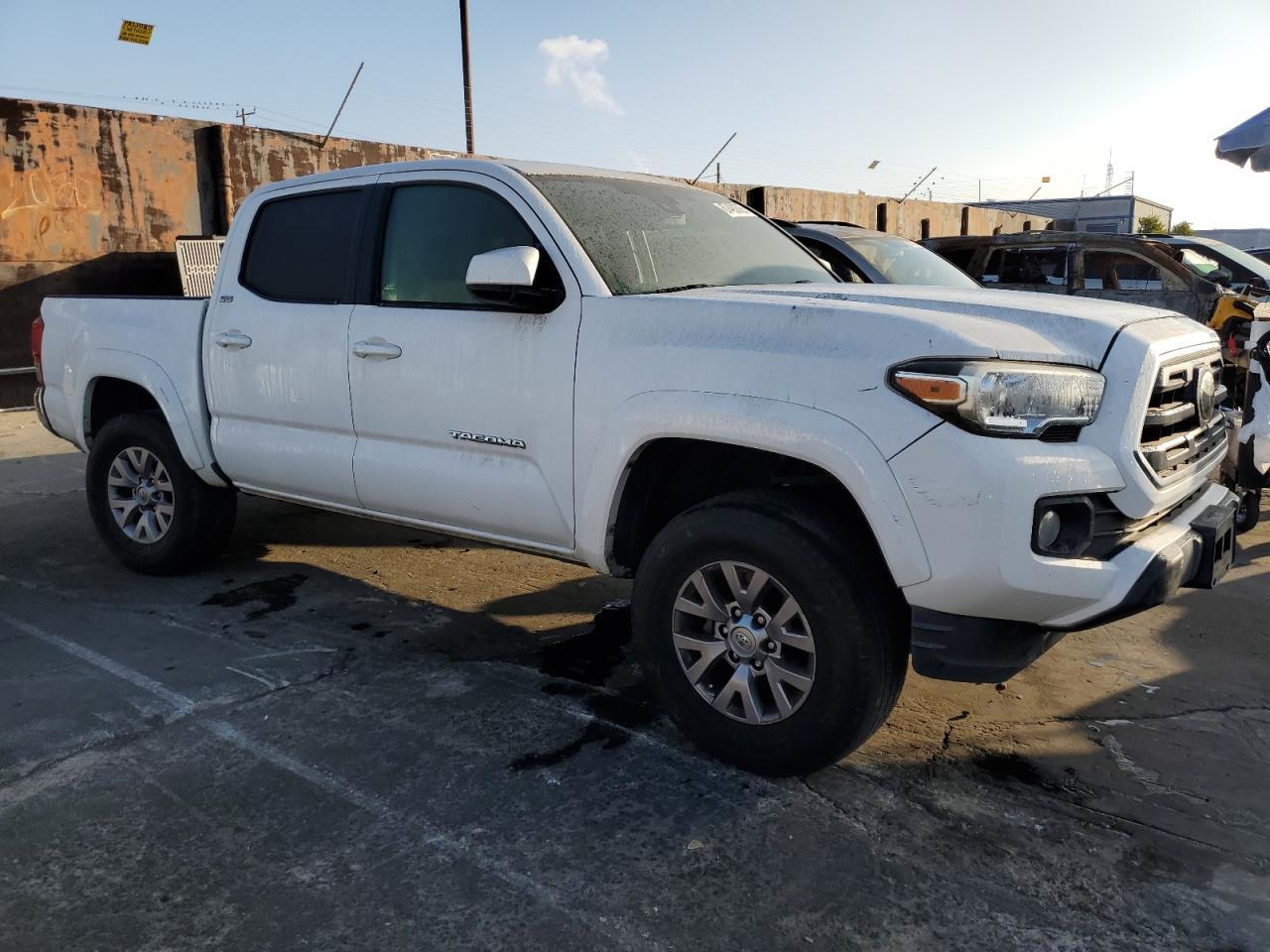 2018 Toyota Tacoma Double Cab - Image 4