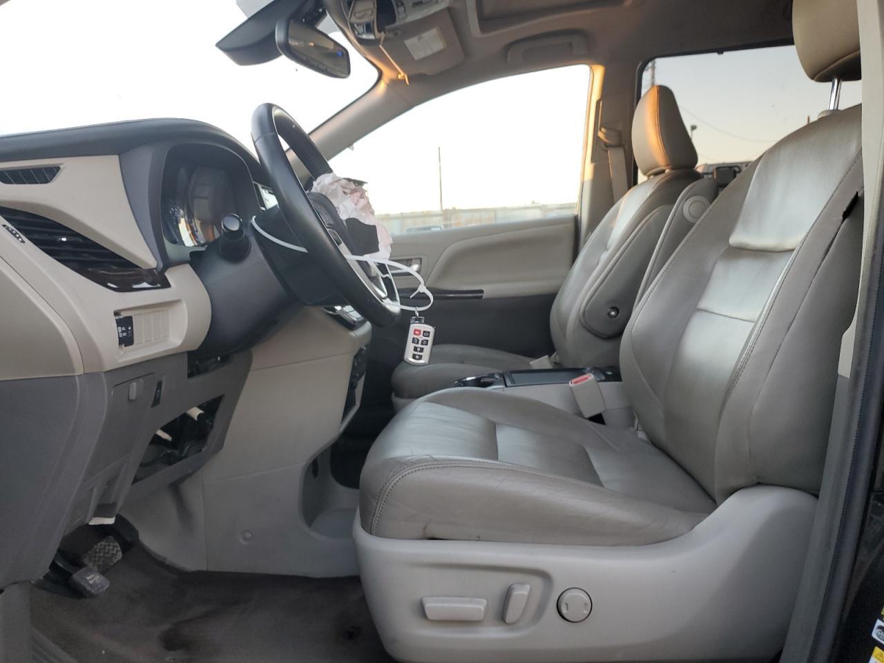 2019 Toyota Sienna Xle - Image 7