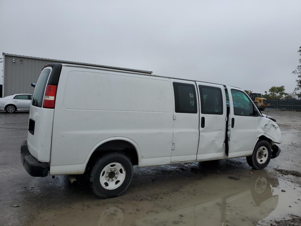 2017 Chevrolet Express G3500 - Фото 3