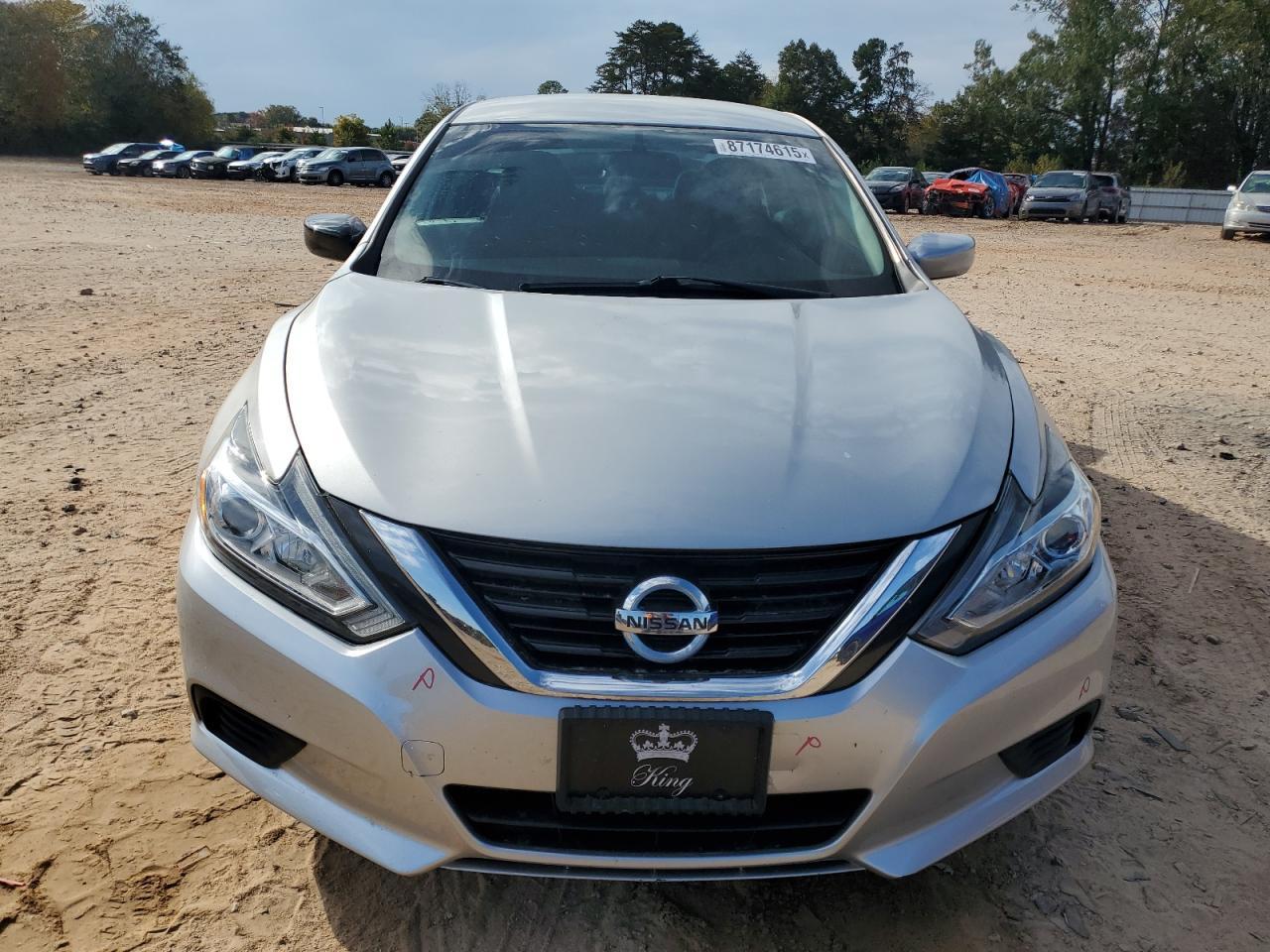 2017 Nissan Altima 2.5 - Image 5