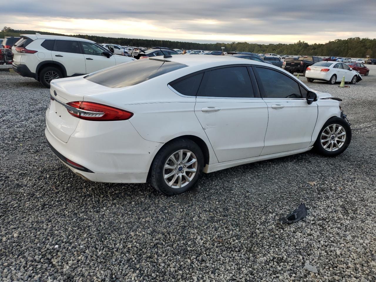 2017 Ford Fusion S - Фото 3