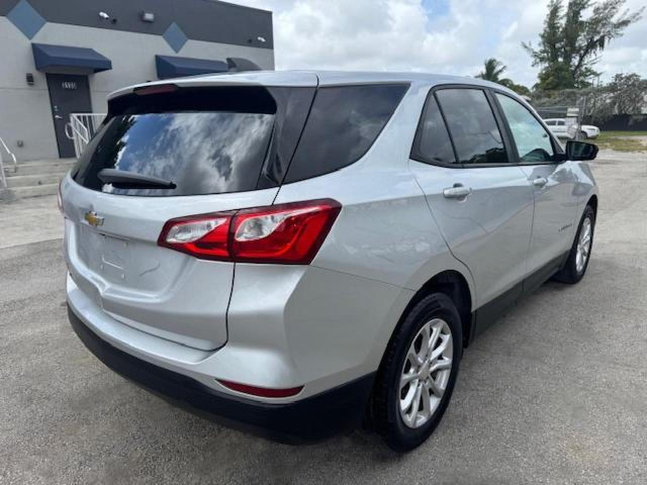 2020 Chevrolet Equinox Ls - Фото 3