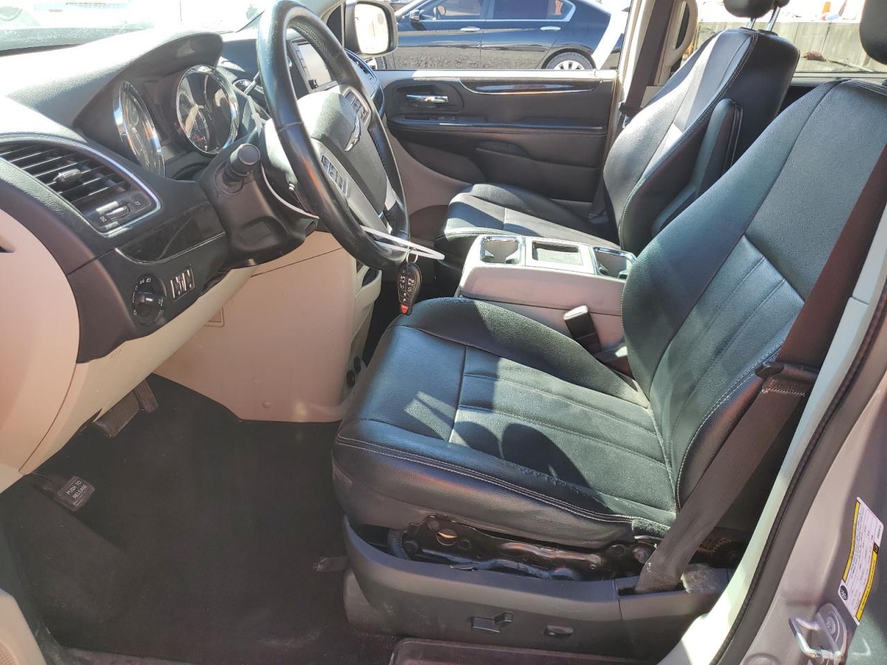 2016 Chrysler Town & Country Touring - Фото 7