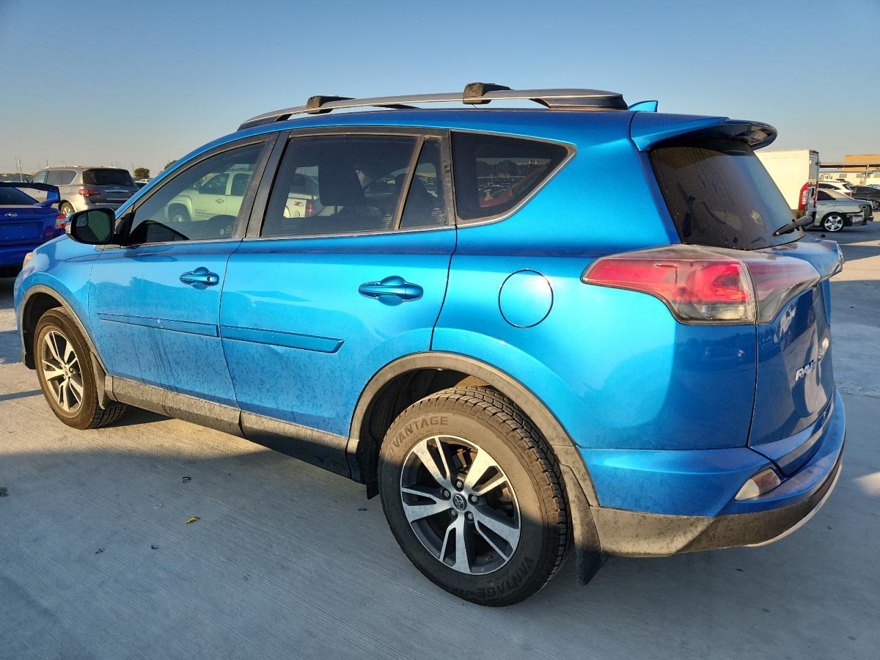 2017 Toyota Rav4 Xle - Image 2