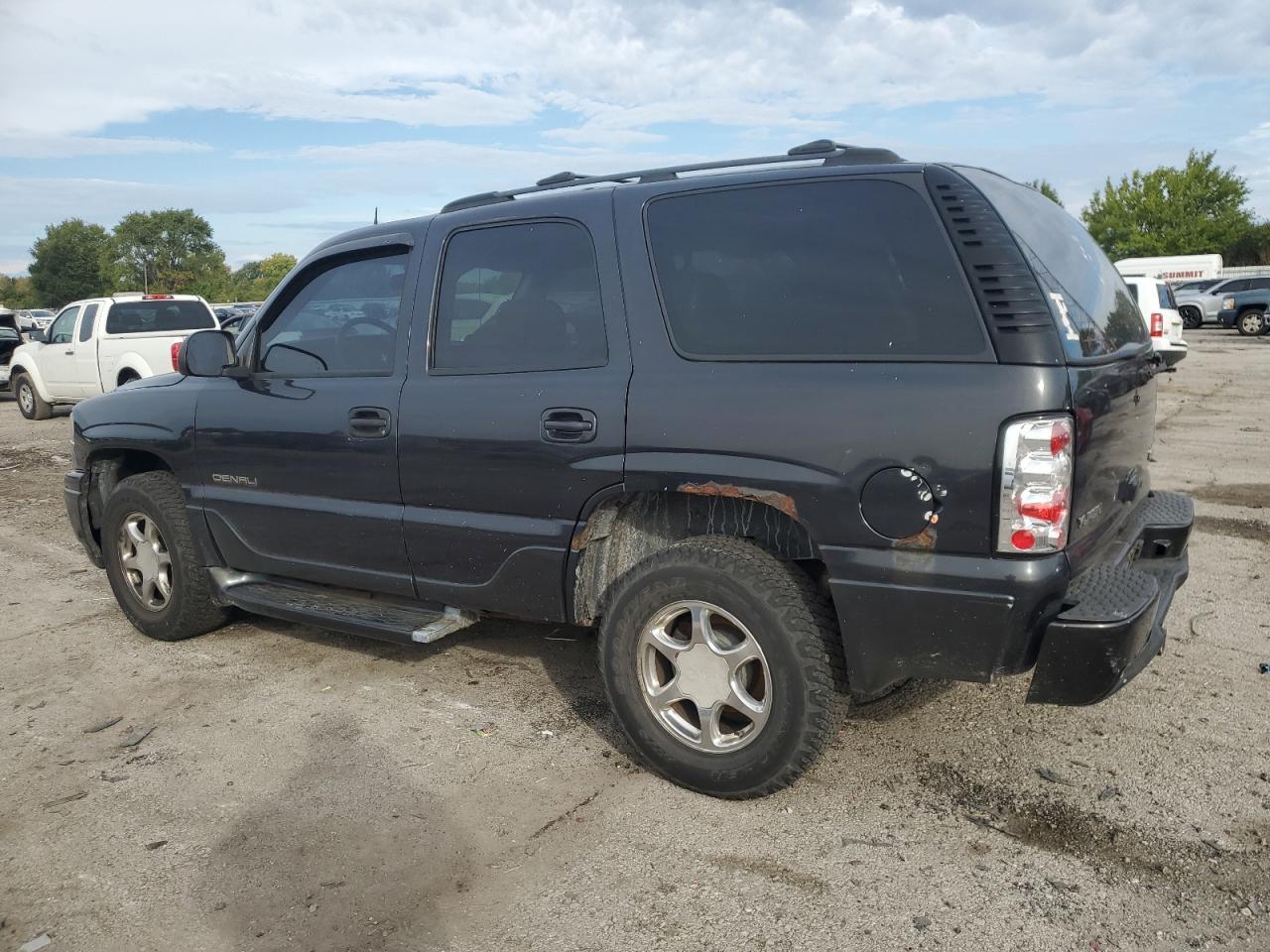 2004 GMC Yukon Denali - Фото 2