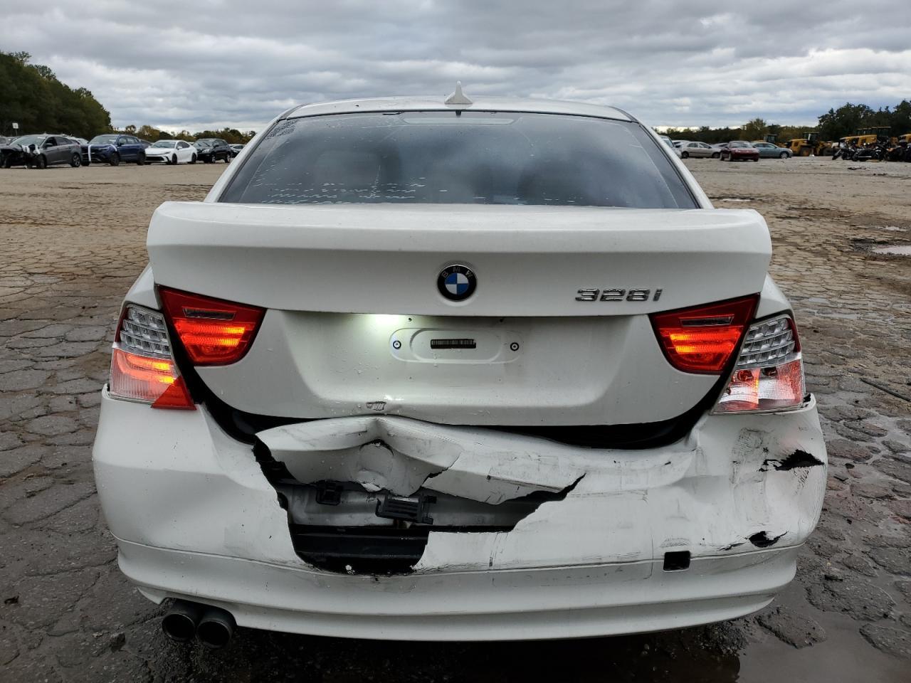 2010 BMW 328 I - Image 6