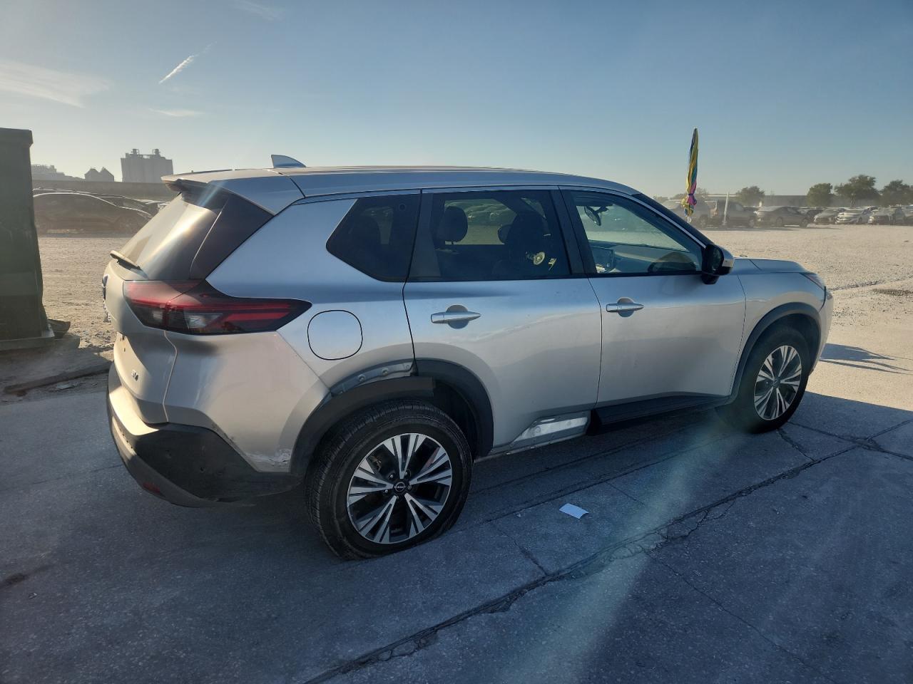 2023 Nissan Rogue Sv - Фото 3