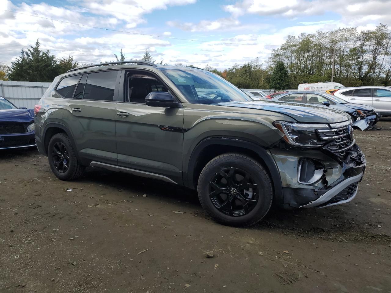 2024 Volkswagen Atlas Peak Edition Se - Image 4