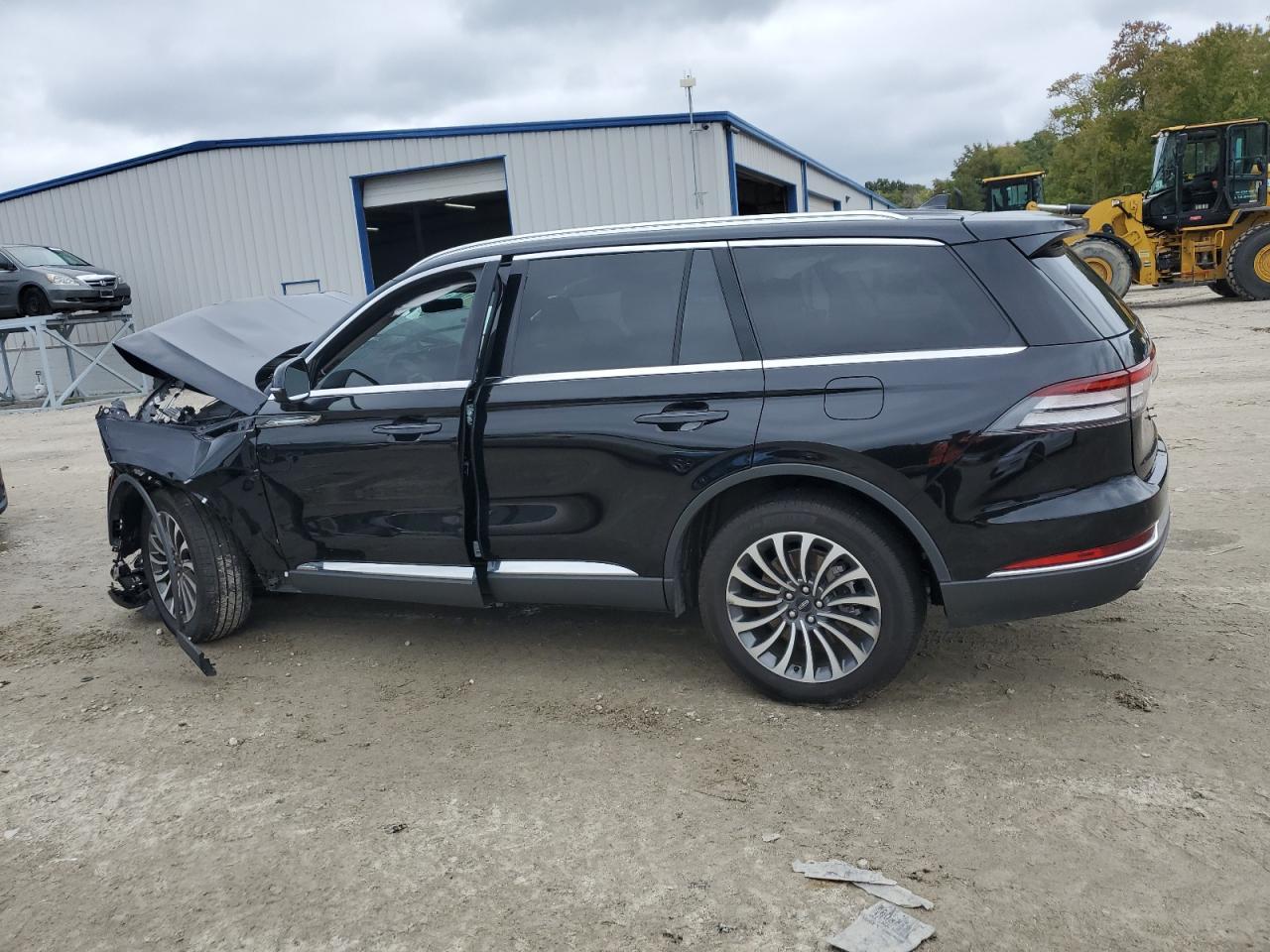 2024 Lincoln Aviator - Image 2