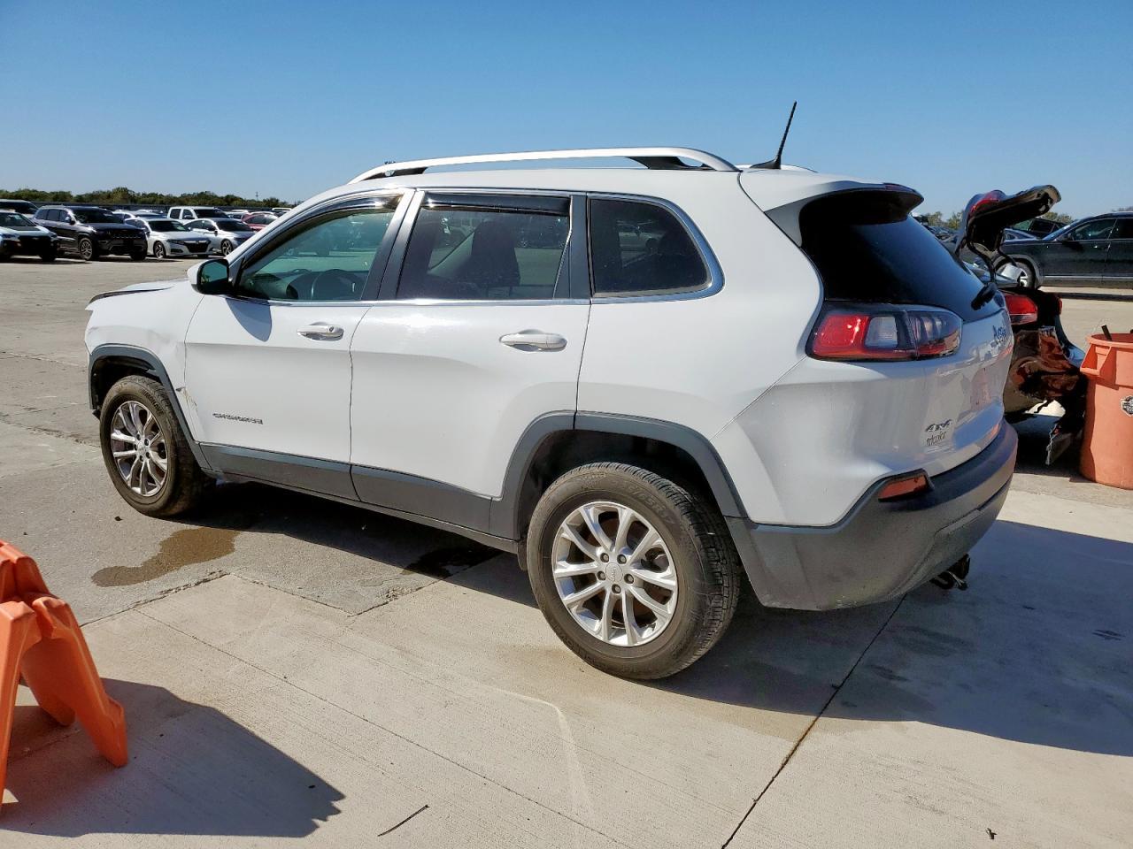 2019 Jeep Cherokee Latitude - Image 2