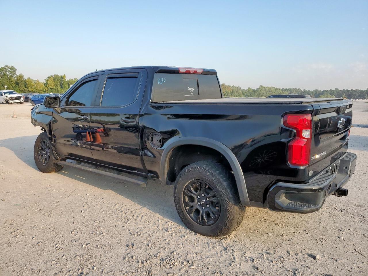 2022 Chevrolet Silverado K1500 Zr2 - Фото 2